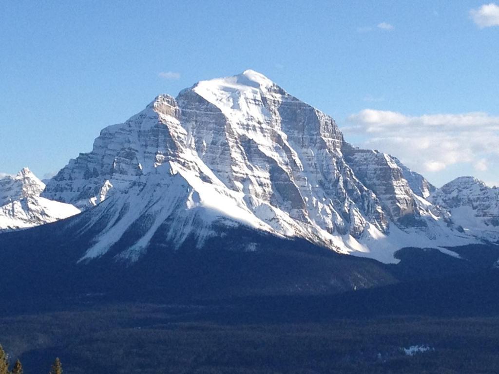 Canadian Rockies Inn - Adults Only Field Exterior foto